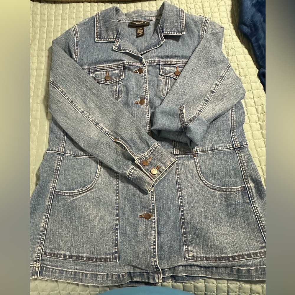 Plus size women’s hip length denim jacket